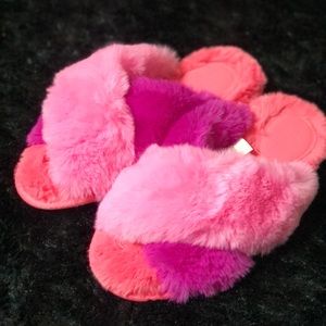 Girls' Brooklyn Crossband Fur Slippers - Cat & Jack™